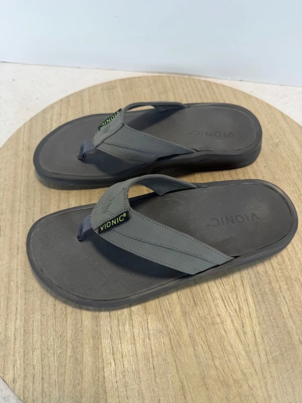 Vionic Ryder Mens 8 Gray Orthotic Arch Support Thong Flip Flop Sandals NWOT